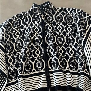 Anne Klein Black and White Patterned Sweater poncho